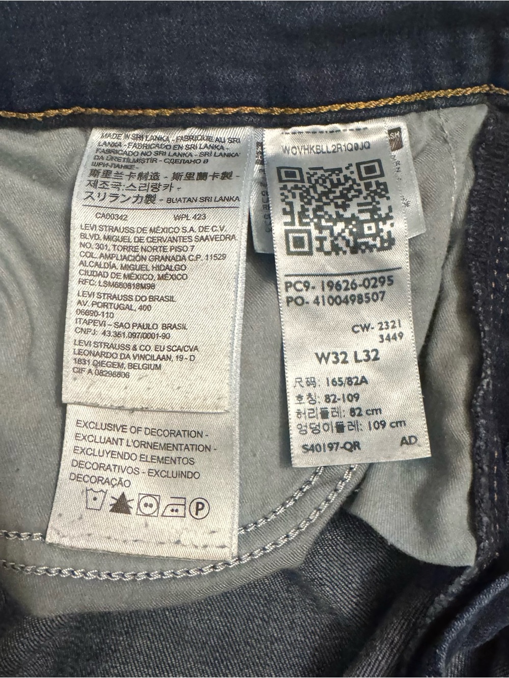 Levi's 311 Shaping Skinny Indigo Jeans with Contrast Stitching - Picture 9 of 10